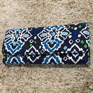 Vera Bradley Ink Blue Pattern Trifold Wallet 9" x 4" Quilted Clutch Magnet NWOT